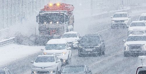 전국 폭설에 고속도로 양방향 정체 지속…사고 속출