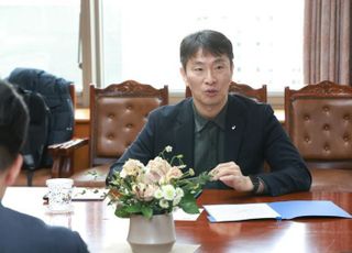 이복현, 연준 동결에 "고금리 장기화…기업 자금조달 실태 점검"