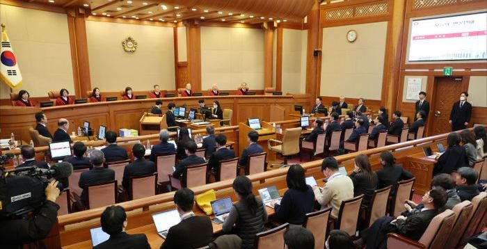 “헌재, 문 닫을 짓만 골라서 하고 있다”