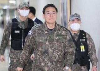 [속보] 이진우, 尹탄핵심판서 "답변 않겠다"…국회측 질의 대부분 거부