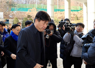 '이재명 측근' 김용, 불법자금 수수 2심도 징역 5년