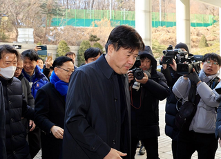 '이재명 측근' 김용, 불법자금 수수 2심도 징역 5년