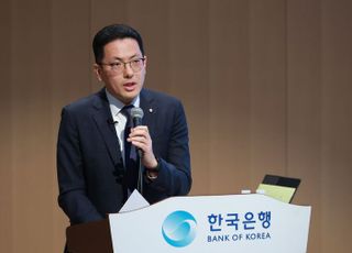 한은 “국민연금 전략적 환헤지는 수익률 극대화 전략…총 한도 482억 달러”