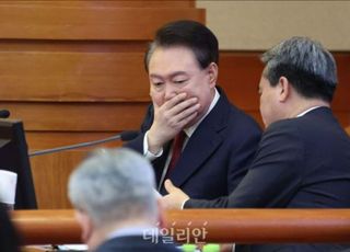 尹 측 "신문 시간 제한·질문 미리 제출 불공정"…헌재 재판 진행 문제 제기