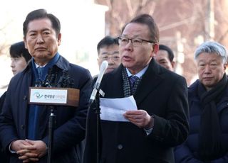 국회 측 "탄핵심판 신속 종결 촉구"…尹 측 "증거법칙 준수해 최선 다해야"