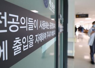 1년째 출구 안 보이는 의정갈등…이제는 대화로 끝내야 [기자수첩-정책경제]