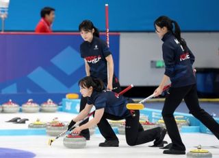 한국 여자컬링, 5연승 달리던 중국에 역전승…예선 1위[하얼빈 동계AG]