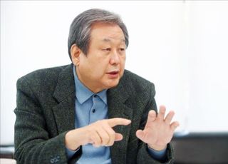 김무성 "헌재 '尹 탄핵심판 서두르는 행태', 이재명 대선 출마 돕기 위한 것"