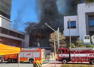 부산 반얀트리 호텔 공사장 화재 6명 사망…100여명 대피