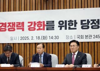 '주 52시간제 예외 적용'에 발묶인 반도체법…與 "이재명 '친기업'은 거짓말" 맹타