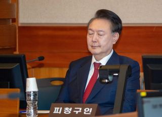 경찰, 尹 '체포영장 집행 방해' 혐의 입건…체포저지 문자메시지 확보