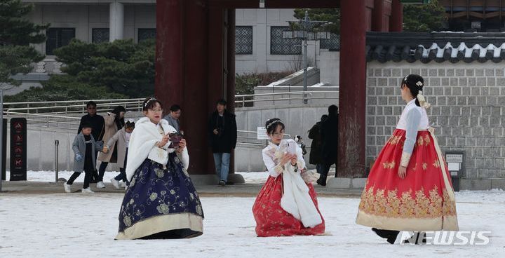 [오늘 날씨] '아침 최저 -12도' 주말 한파·충청·호남에 눈…봄꽃 개화 시기는?