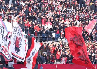 4.1만 관중 함성으로 뒤덮인 상암벌, 뜨거웠던 ‘연고지 더비’