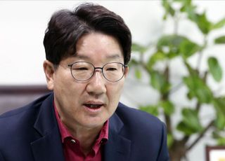 [속보] 권성동 "이재명 재판, 대통령 당선돼도 계속 진행…상식"