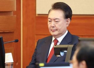 [속보] 尹 측 "야당 입법 폭거 및 예산 일방 삭감에 계엄 결심"