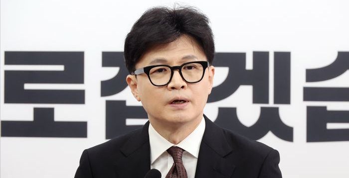 한동훈 저서 완판 조짐?…"'체포되면 죽을 수 있다' 전화 받아"