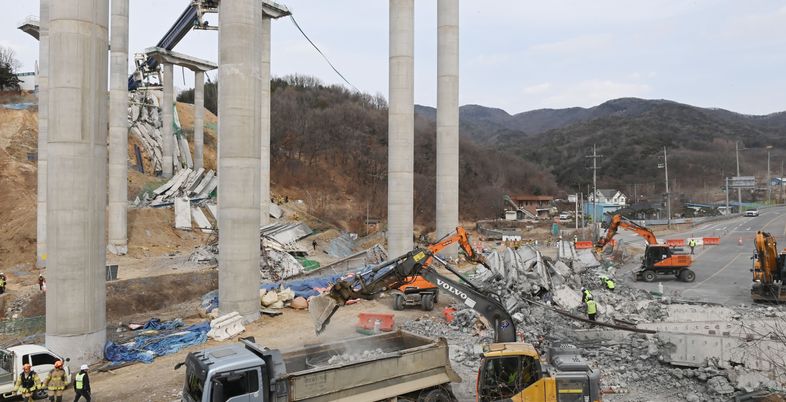 주우정 현대엔지니어링 대표 “교량 붕괴사고, 머리 숙여 사과…재발방지 대책 수립”