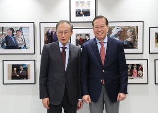 권영세 만난 이명박 "당 어려우니 하나로 뭉치고 단합해야"