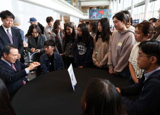 임태희 경기교육감, '자율 수업 선택' 미 벨몬트 고등학교 방문