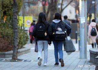 [오늘 날씨] 비온 뒤 기온 '뚝', 개학식 아침 최저 영하5도…꽃샘추위 건강 관리법