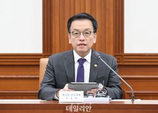 트럼프발 관세전쟁 대응…"중견·중소기업도 첨단전략산업기금 지원"