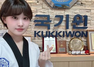 '국악 트롯 요정' 김다현, 태권도 홍보대사 위촉…이동섭 국기원장 “태권도·국악 K콘텐츠 열풍 선도 주역”