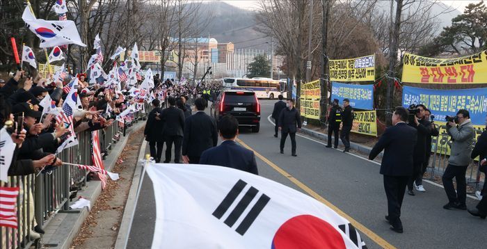 與 "대통령 불법 구속이야말로 내란죄" 野 "국민의힘 경거망동 말라"