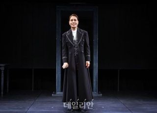 “뮤지컬과 같은 스펙터클함 없지만”…연극 ‘지킬앤하이드’의 매력 [D:현장]