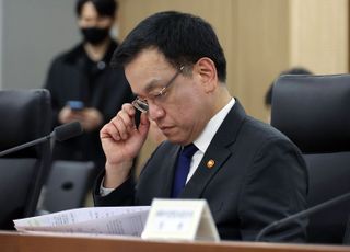 崔 대행 “반도체 특별연장근로 3개월서 6개월로 확대”