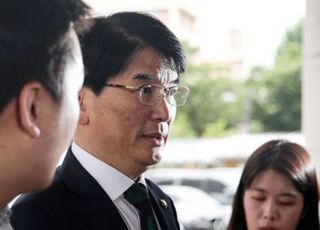 박완주 전 의원, '보좌관 성추행' 항소심서도 혐의 부인