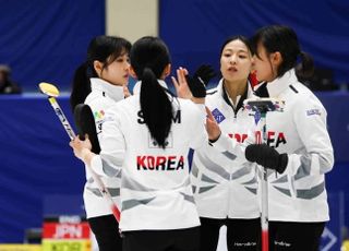 여자 컬링, 세계최강 캐나다에 져 결승행 좌절…올림픽 출전권 확보 성과