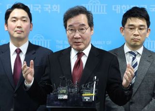 [대권 가는 길 ⑭] '개헌론' 띄우며 몸 푸는 이낙연…대권 가능성은