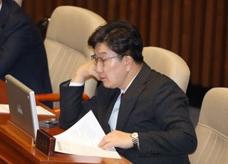 "승복은 尹이 하는 것" 이재명 발언에 권성동 "아주 오만, 헌법 위에 서겠단 것"