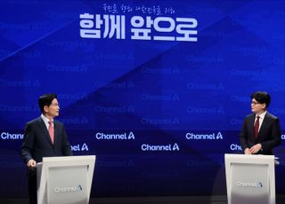 김문수 "계몽령, 센스 있는 말"…한동훈 "김어준 말 믿지 않아"