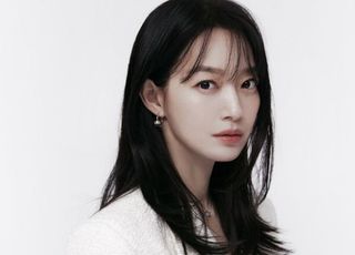 신민아의 ‘어두운’ 이면 담긴 ‘악연’ [D:인터뷰]