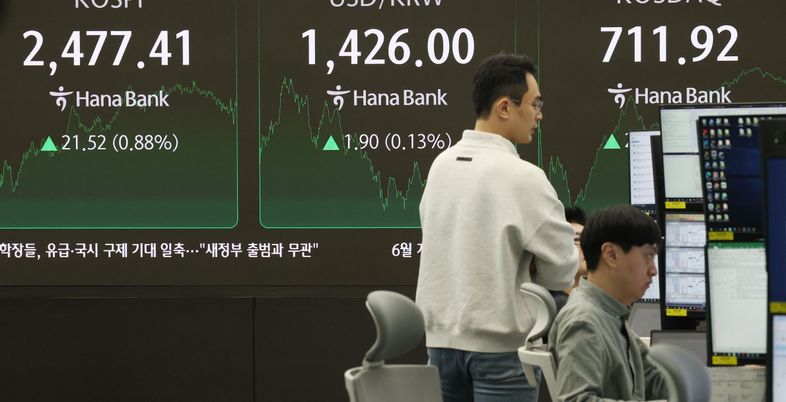 '해킹사태' SKT…기관, 7거래일간 1200억원 순매도