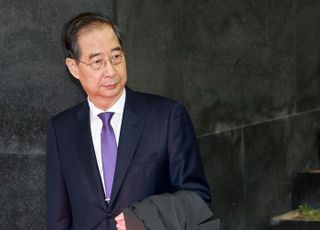 한덕수, 최상목 사표 수리하고 이주호 만나 '안정된 국정운영' 당부