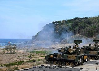 육군, '북, 무인기 역할' 표적기 띄워 대공 실사격 훈련 실시