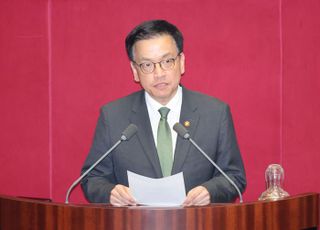정치 혼란 속 민생은 뒷전···대선·연휴 등 ‘5월 대목’ 실종 우려 [무정부쇼크]