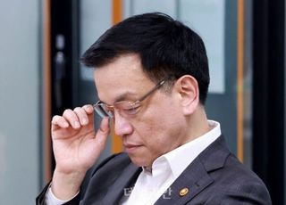 대통령·총리·부총리 ‘3無’…무너진 경제 사령탑, 잔인한 5월 시작 [무정부 쇼크]