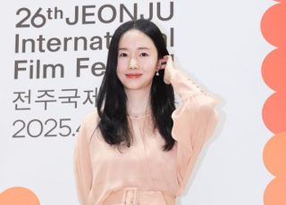 배우에서 감독까지…이정현, 영화로 풀어낸 자신의 서사 [26th JIFF]
