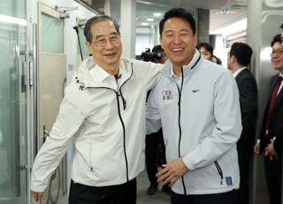 한덕수, 오세훈과 순댓국 먹으며 "서울시 '약자동행' 공약 포함할 것"