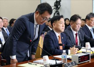 인신공격과 조롱, 'SKT 유심 해킹 사고' 본질 흐린다 [데스크 칼럼]