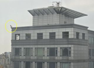 "고층 외벽에 사람이..." 투신 시도 여성 2시간 만에 구조