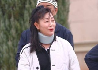 [데일리 헬스] 배우 방은희, 목 깁스하고 마라톤..."최근 '이 질환' 심해져"