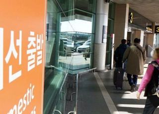 제주공항에 태풍급 강풍...항공기 20편 결항