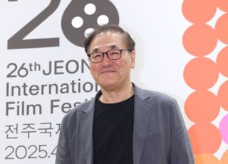 포즈 취하는 배창호 감독 [26th JIFF]