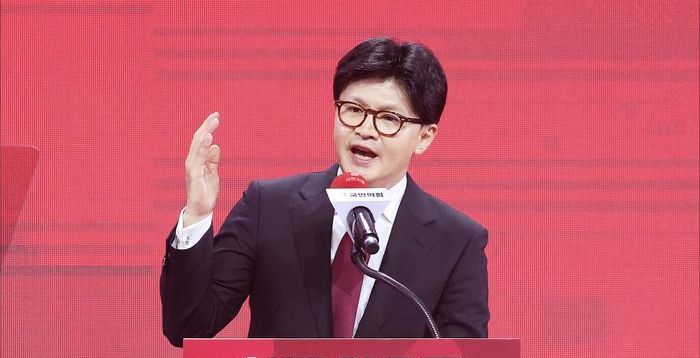 목멘 한동훈 "당원·국민 결정에 승복…뒤에서 응원하겠다"