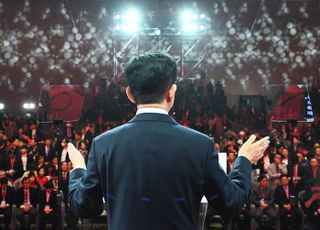 [현장] '김문수' 선출되자 순식간에 번진 함성…'태극기' 흔들며 축제 만끽