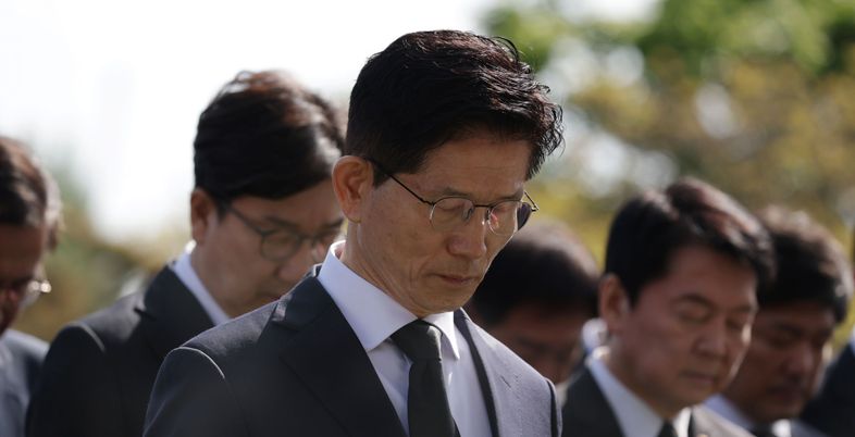 '현충원 참배' 김문수 "이재명, 히틀러·김정은보다 더해"